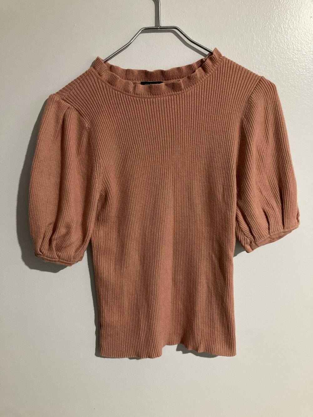 Ann Taylor Factory Womens Size M Sweater Short Sleeve Ribbed Bell Sleeve Orange